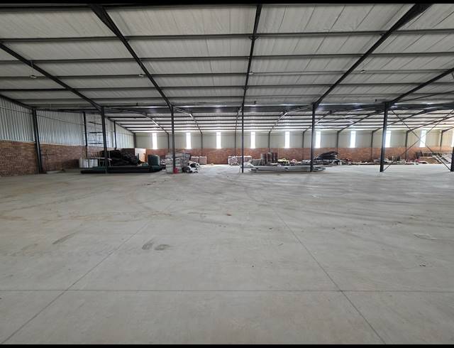 1,632M² WAREHOUSE TO LET IN AEROTON
